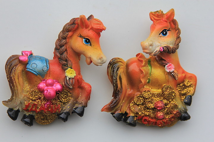 Магнит Лошадка с косой